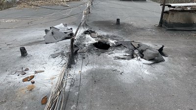 "Було багато диму, дітей виносили у ковдрах": жителі п`ятиповерхівки у Кривому Розі, на яку впали уламки "шахедів" "Було багато диму, дітей виносили у ковдрах": жителі п`ятиповерхівки у Кривому Розі, на яку впали уламки "шахедів"