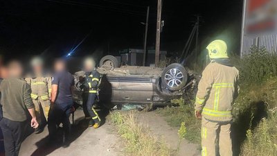 На Волині авто перекинулось у кювет: травмувалось троє пасажирок