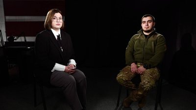 Кореспондентка з військовим Кореспондентка з військовим