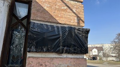 У Кременчуці демонтують меморіальні дошки на честь воїнів Радянського Союзу У Кременчуці демонтують меморіальні дошки на честь воїнів Радянського Союзу