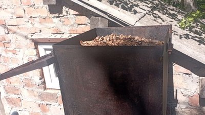 Житель Кривого Рогу облаштував будинок пристроями, які переробляють енергію сонця та вітру в електрику Житель Кривого Рогу облаштував будинок пристроями, які переробляють енергію сонця та вітру в електрику