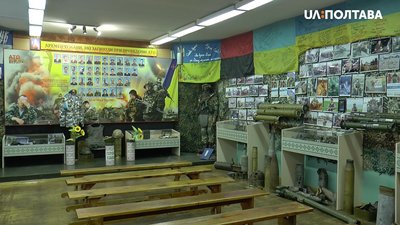 Житель Кременчука Володимир Поляков зібрав більше тисячі експонатів про війну на Сході України Житель Кременчука Володимир Поляков зібрав більше тисячі експонатів про війну на Сході України