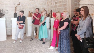 Відвідувачі виставки Віктора Боркути в Збаразькому замку Відвідувачі виставки Віктора Боркути в Збаразькому замку