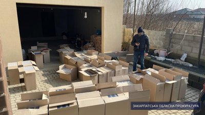 60 тисяч пачок безакцизних сигарет на 2,5 мільйона гривень виявили у групи закарпатців