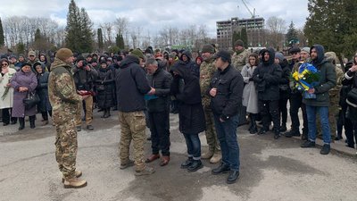 Був представником національно-свідомої молоді: в Тернополі попрощалися з бійцем Валерієм Гиндою Був представником національно-свідомої молоді: в Тернополі попрощалися з бійцем Валерієм Гиндою