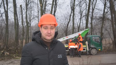 У громаді на Тернопільщині заготовляють дрова для сімей захисників У громаді на Тернопільщині заготовляють дрова для сімей захисників