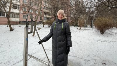 Правий берег Дніпра частково без води: працівників відпускають додому, жителі набирають воду зі свердловин Правий берег Дніпра частково без води: працівників відпускають додому, жителі набирають воду зі свердловин