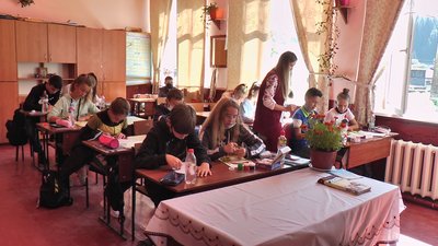 На грані вижиття. На Прикарпатті вчителі ремонтують школу власним коштом На грані вижиття. На Прикарпатті вчителі ремонтують школу власним коштом