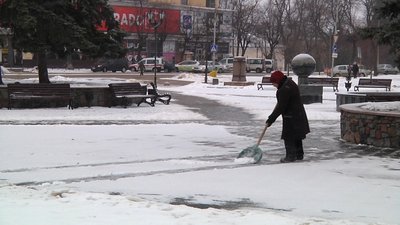 На Житомирщині двірники вийшли на акцію протесту На Житомирщині двірники вийшли на акцію протесту