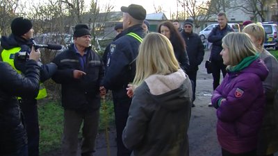 У волинському райцентрі дід залякує сусідів У волинському райцентрі дід залякує сусідів