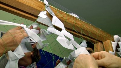 "Простою немає, дуже багато замовлень", — як волонтери із Вінниччини в'яжуть маскувальні сітки для оборонців "Простою немає, дуже багато замовлень", — як волонтери із Вінниччини в'яжуть маскувальні сітки для оборонців