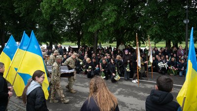 В Ужгороді попрощалися із військовим Євгеном Югасом В Ужгороді попрощалися із військовим Євгеном Югасом