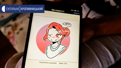 Портрети дівчина малює у планшеті. Щодня, з її слів, створює два-три малюнка Портрети дівчина малює у планшеті. Щодня, з її слів, створює два-три малюнка