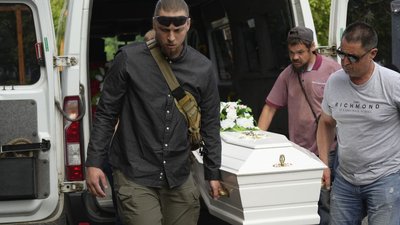 Прощання з Іриною та Марією Мироненко, загиблими від російських ударів по "Епіцентру"