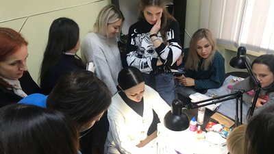 Заняття з манікюру Заняття з манікюру