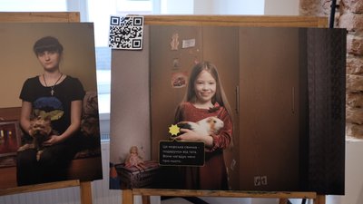 "Каблучку передали побратими". У Чернівцях показали виставку про сім'ї загиблих на Сході військових "Каблучку передали побратими". У Чернівцях показали виставку про сім'ї загиблих на Сході військових