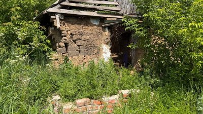 Зруйнований будинок на Ізюмщині Зруйнований будинок на Ізюмщині