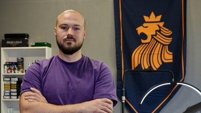 Олександр на псевдо «Веспер» — татуювальник 63 ОМБр