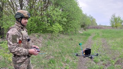 "Це цікаво. Це ж небо". Як працює безпілотна авіація на прикордонні Сумщини