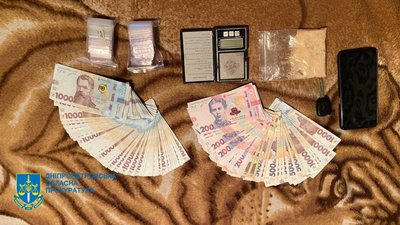 10 млн грн прибутку щомісяця. На Дніпропетровщині затримали учасників наркоугрупування 10 млн грн прибутку щомісяця. На Дніпропетровщині затримали учасників наркоугрупування