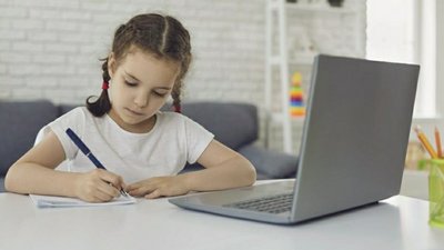 Через відключення електроенергії освітні заклади Івано-Франківщини переводять на дистанційне навчання