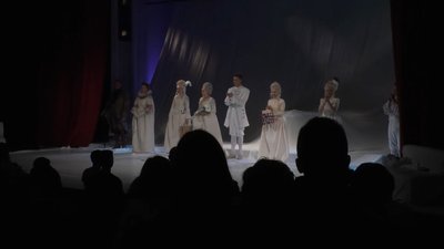Поцілунки, оголені сідниці та інтриги – в облмуздрамтеатрі прем’єра «Небезпечні зв’язки»