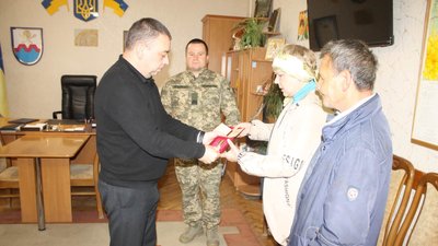 Батькам Івана Півня передають його посмертну нагороду