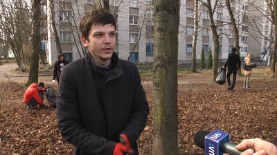 Близько двохсот людей долучилися до акції "Чистий день" у Житомирі Близько двохсот людей долучилися до акції "Чистий день" у Житомирі