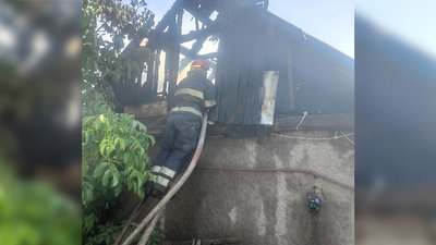 У Криворізькому районі горів приватний будинок, пожежу гасили дві години