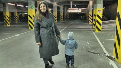 На паркінгу у Луцьку чоловік пошкодив дев'ять авто і заснув на капоті чужої машини На паркінгу у Луцьку чоловік пошкодив дев'ять авто і заснув на капоті чужої машини