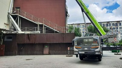 У Харкові розбирають завали даху "Французького бульвару" — фото У Харкові розбирають завали даху "Французького бульвару" — фото