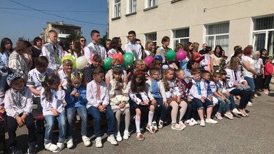 На Тернопільщині школярі зібрали гроші на авто для ЗСУ