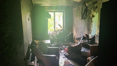"Дитина вистрибнула з вікна". У Кривому Розі сталася пожежа на четвертому поверсі багатоповерхівки "Дитина вистрибнула з вікна". У Кривому Розі сталася пожежа на четвертому поверсі багатоповерхівки
