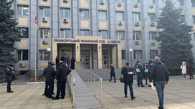 Справа про напад: Стерненка привезли до суду, під будівлею чергує поліція. Текстовий онлайн Справа про напад: Стерненка привезли до суду, під будівлею чергує поліція. Текстовий онлайн