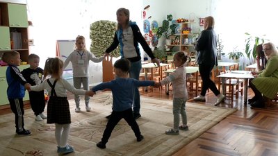 У Рівному відновила роботу частина дитсадків. Як це працює в умовах повітряних тривог