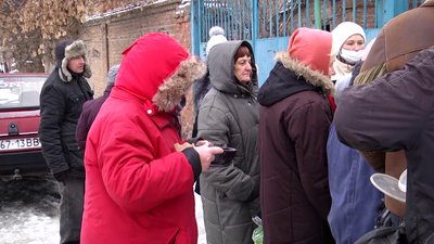 На Житомирщині онкохвора волонтерка Людмила Якубовська годує обідами нужденних людей На Житомирщині онкохвора волонтерка Людмила Якубовська годує обідами нужденних людей