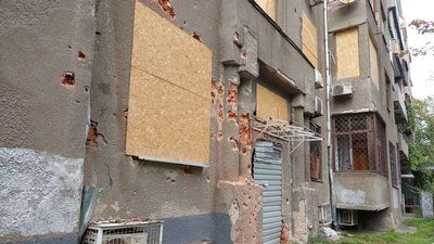 Пошкоджений обстрілами будинок "Слово": життя під час двох воєн Пошкоджений обстрілами будинок "Слово": життя під час двох воєн
