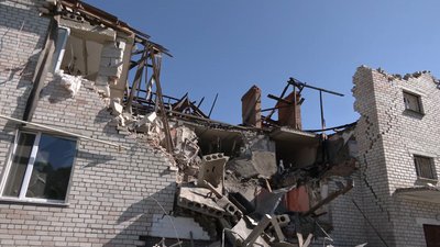 "Воно прилетіло й стелю пробило": подробиці удару "Шахедами" по селу на Чернігівщині, де народився Леонід Кучма "Воно прилетіло й стелю пробило": подробиці удару "Шахедами" по селу на Чернігівщині, де народився Леонід Кучма