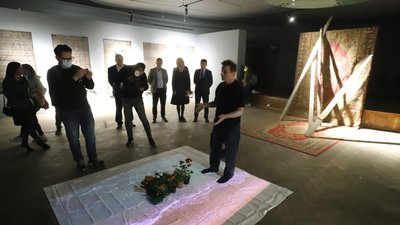 У Львові презентували мистецький проєкт "Вигнання" про депортацію кримських татар У Львові презентували мистецький проєкт "Вигнання" про депортацію кримських татар