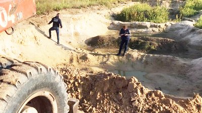 Незаконно видобували пісок на площі понад шість гектарів – на Житомирщині судитимуть трьох чоловіків Незаконно видобували пісок на площі понад шість гектарів – на Житомирщині судитимуть трьох чоловіків
