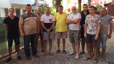 Українські моряки в Туреччині: один зник, шестеро чекають на повернення, 13 – вже вдома