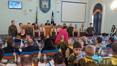 Житомирські Пластуни принесли Вифлеємський вогонь миру на сесію міськради