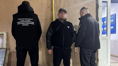 Від 8 до 11 тисяч доларів на криптогаманець за переправлення: затримали закарпатця