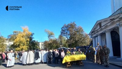 У Полтаві прощаються з чотирма воїнами, які полягли на Донеччині під час захисту України У Полтаві прощаються з чотирма воїнами, які полягли на Донеччині під час захисту України