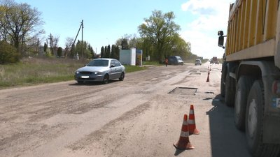 Полагодять після перемоги: на Черкащині скасували капітальний ремонт доріг Полагодять після перемоги: на Черкащині скасували капітальний ремонт доріг