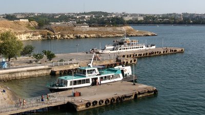 У Севастополі через негоду зупинили рух пасажирських катерів та роботу порому