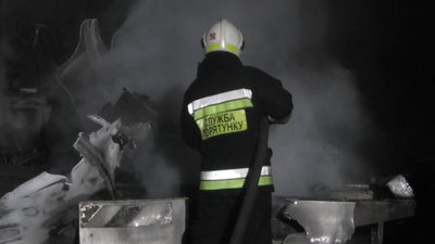 У Херсоні горіла станція техобслуговування У Херсоні горіла станція техобслуговування