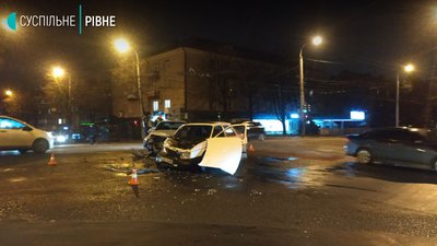 Лобове зіткнення у Рівному: в поліції розповіли обставини ДТП на Покровському