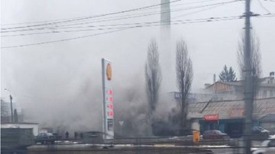 Пожежа у колишній типографії: горить діжка магнію Пожежа у колишній типографії: горить діжка магнію