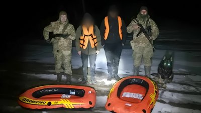 На українсько-угорському кордоні службовий собака допоміг виявити двох закарпатців, які намагалися перетнути кодон